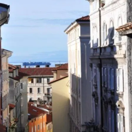 La Casa Di Iris San Giusto Flat * Trieste